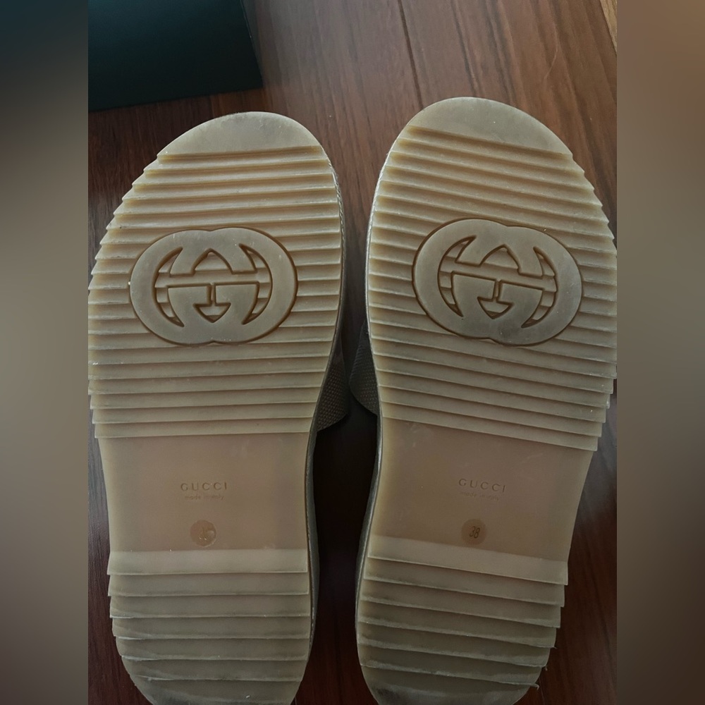 Gucci Tan and Cream Logo Sandals - Picture 4 of 7